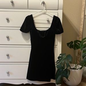 h&m black velvet dress